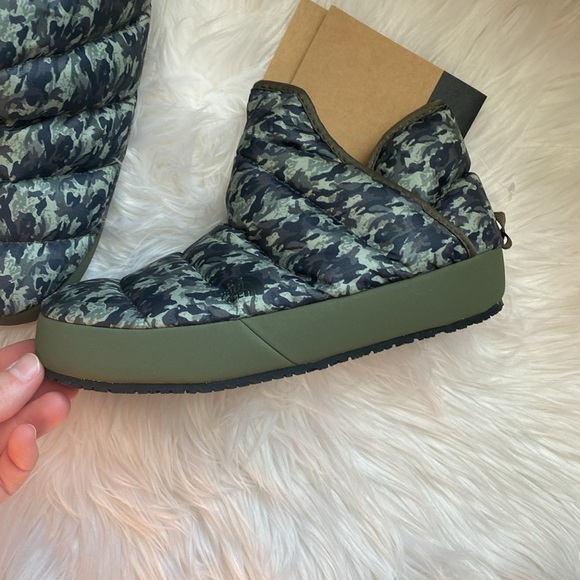 SALE!! ❄️ NORTH FACE Thermoball Traction Bootie Camo size 3 - Picture 3 of 10